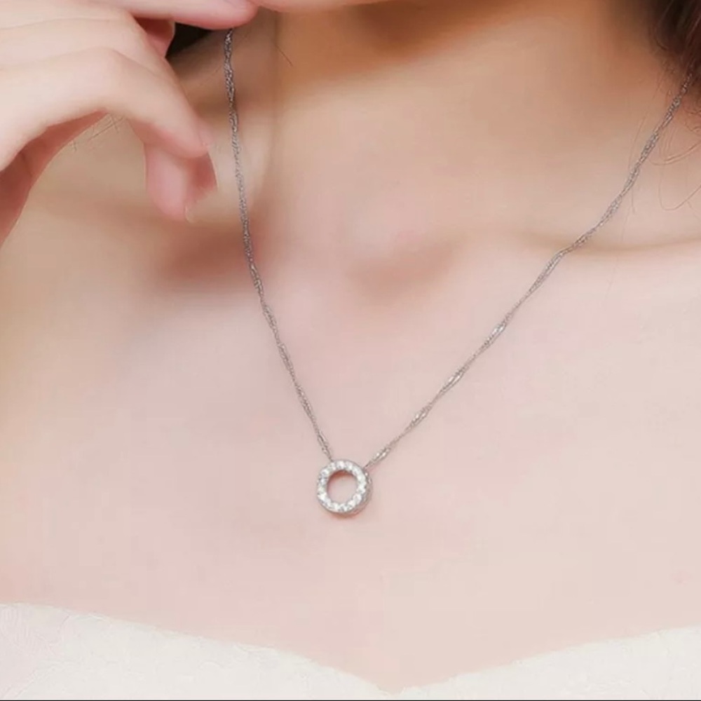 Round cubic zirconia Pendant with Necklace - Picture 4 of 6